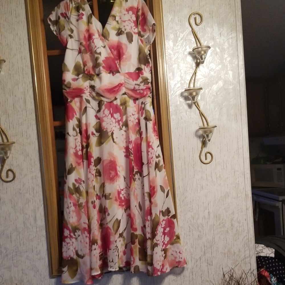 Floral short sleeve dress